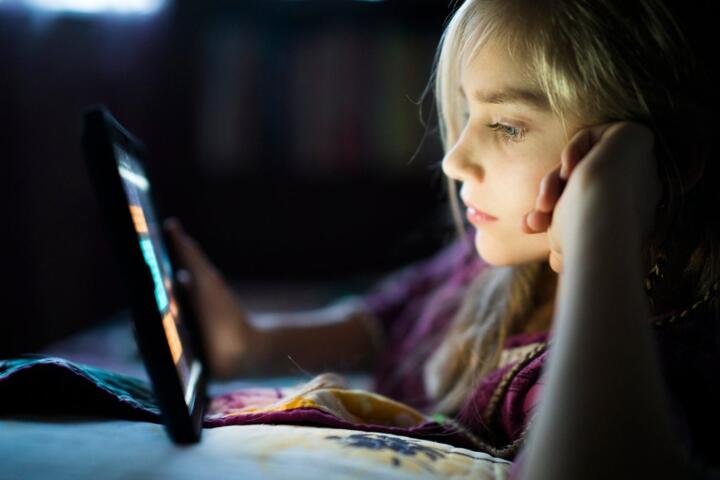 Digital Curfew: 30 vs 60 vs 90 Minutes Before Bed